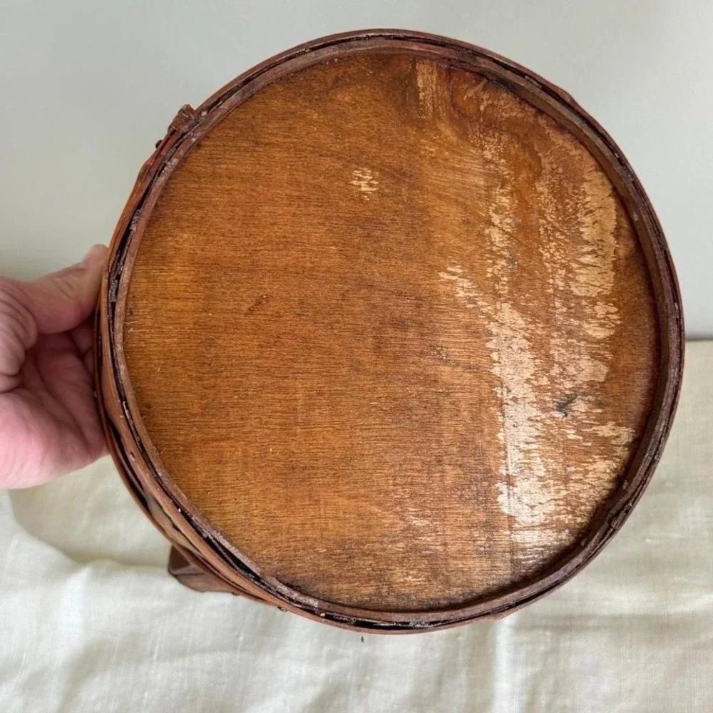 Vintage‎ Woven Splint Wood Basket Round Scalloped Red Brown Folk Art Farmhouse
